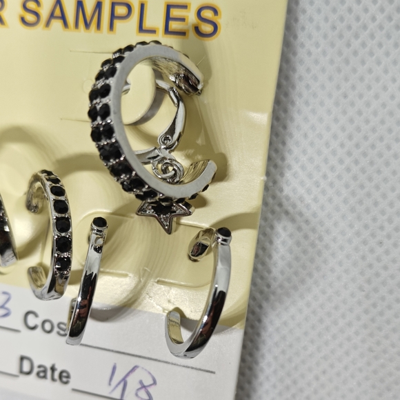 NWT 5 Pairs of Hoop earrings - Picture 4 of 6